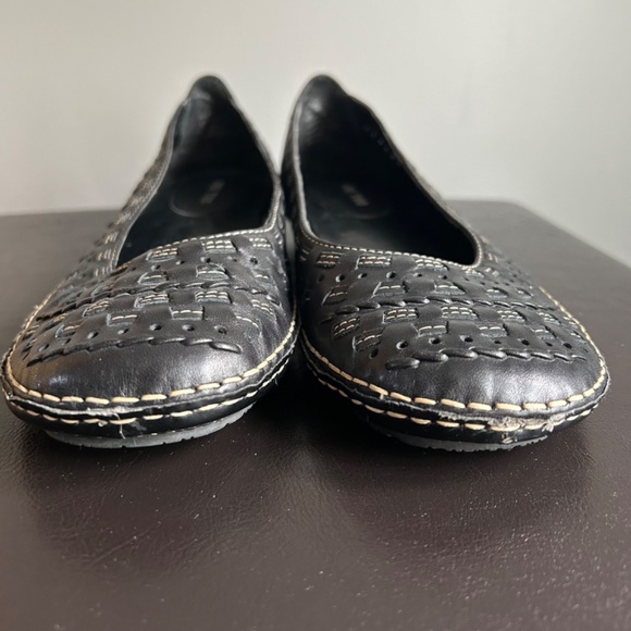 Me Too Black Leather Ballet Style Flats with Perforated & Exposed Stitch Detail - Picture 10 of 12